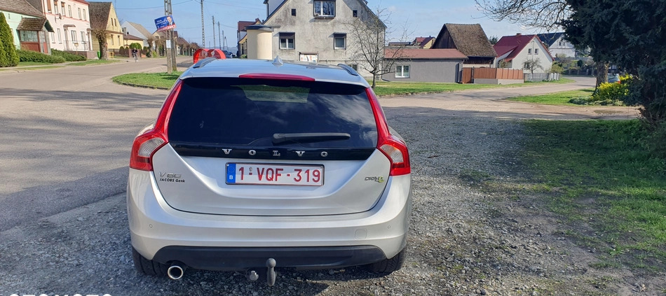 Volvo V60 cena 27900 przebieg: 220000, rok produkcji 2012 z Trzebiatów małe 37